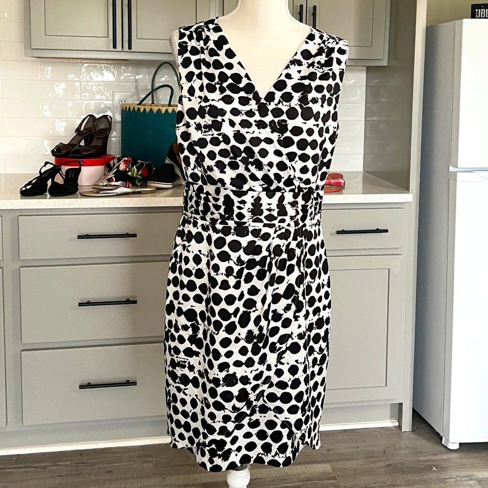 H&M Black and White V-Neck Dress Cummerbund Waist Size 12